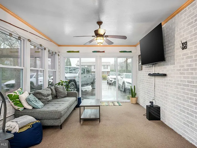 1705 Sherwood Dr — Photo 16