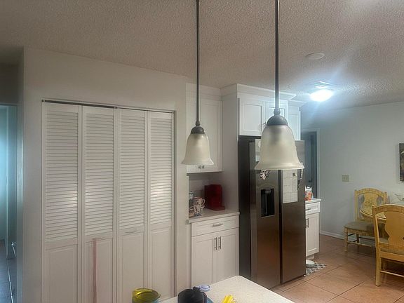 3rd image of 2133 SW Cameo Boulevard