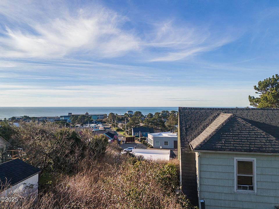 1st image of 1747 NE Lee Pl