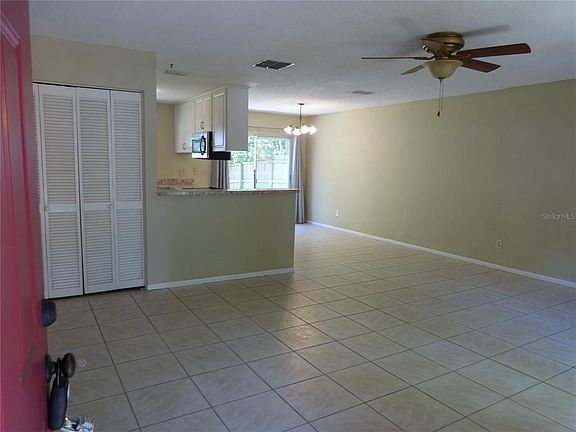 3rd image of 2528 Elderberry Dr