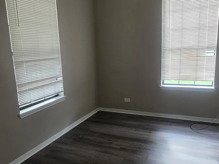 940 Roosevelt Dr — Photo 9