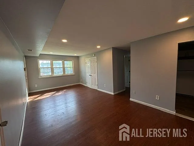 332 College Dr — Photo 9