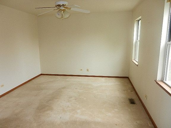 5th image of 212 Mary Ct