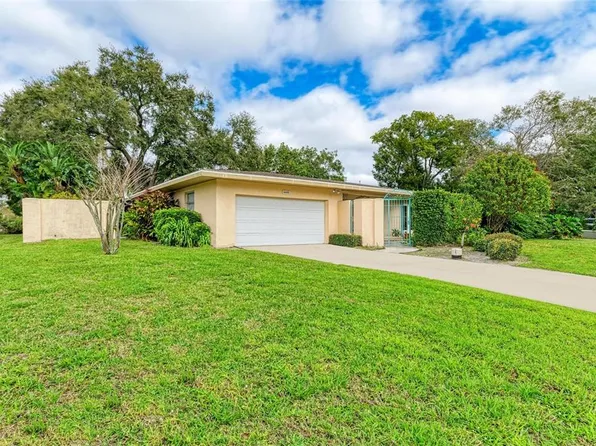 4405 N Lake Dr, Sarasota, FL 34232