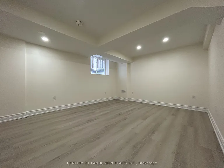 2238 Gladacres Ln — Photo 32