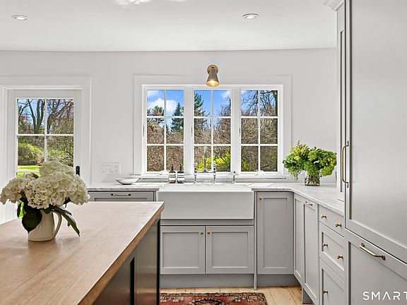 2nd image of 120 Chestnut Hill Road