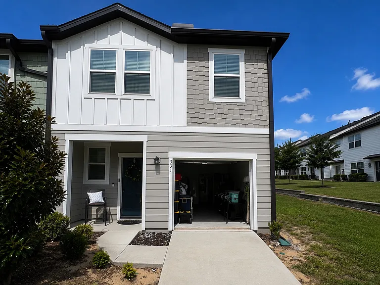 331 Madison Dr — Photo 3