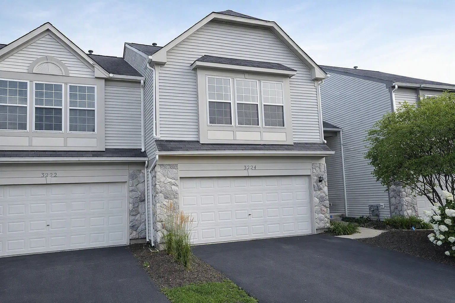 3 bed, 2.5 bath, 1576 sqft, $2,550 — Photo 2
