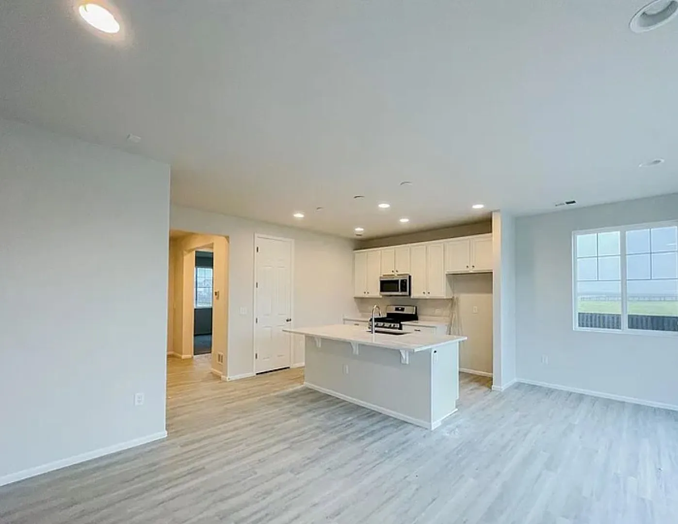 Long Realty And Property Management- 4bed 3bath In Commerce City — Photo 1