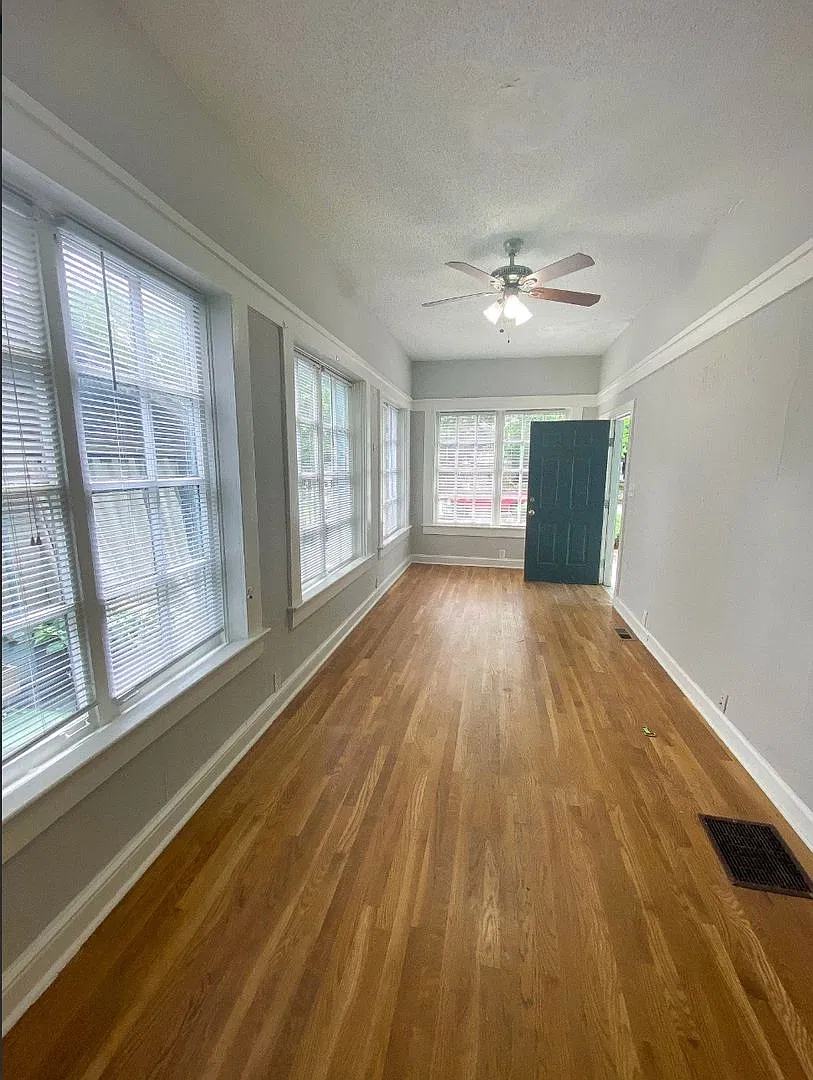 679 Linwood — Photo 3