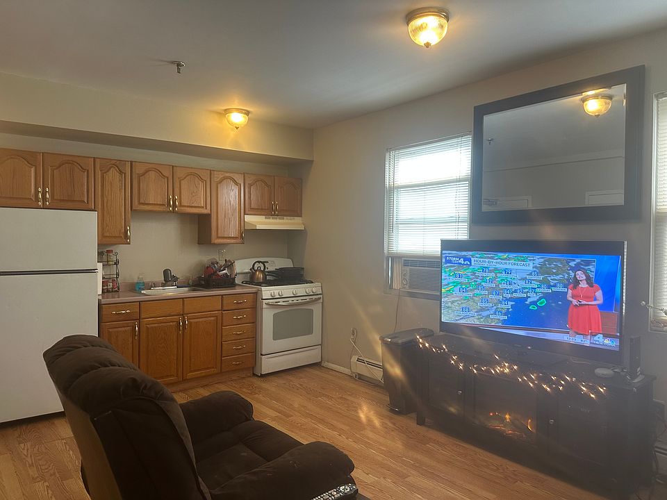 2nd image of 96 Walnut St #2
