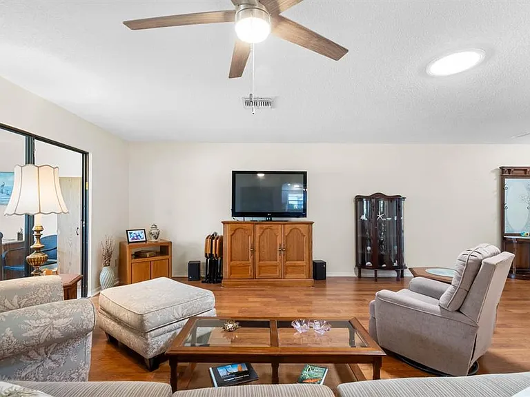 1415 Langley Dr — Photo 14