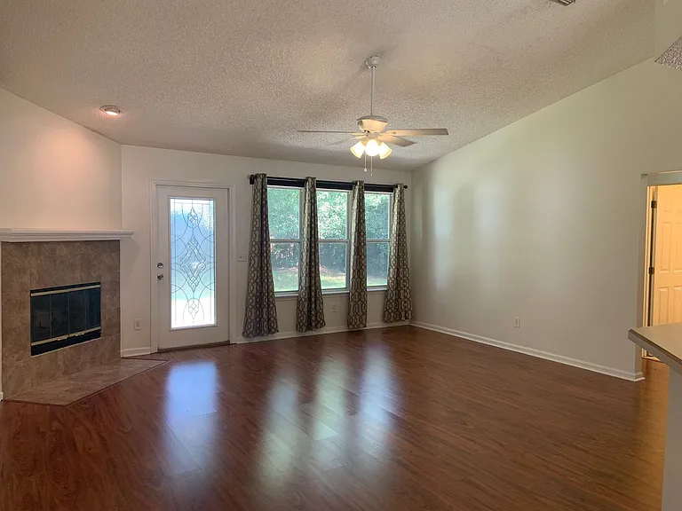 2704 Ian Ct — Photo 7