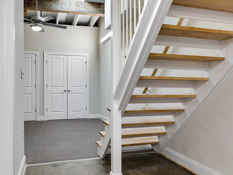 1710 E Franklin St — Photo 30