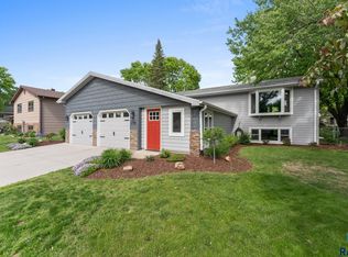 208 S Yellowstone Dr, Brandon, SD 57005