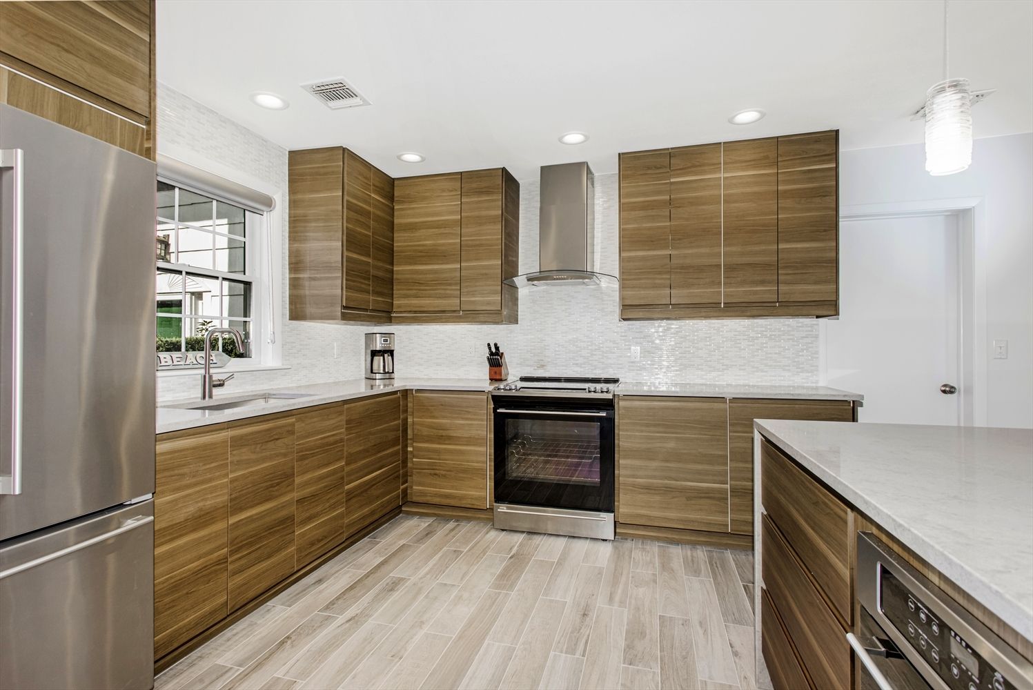  New Designer Kitchen