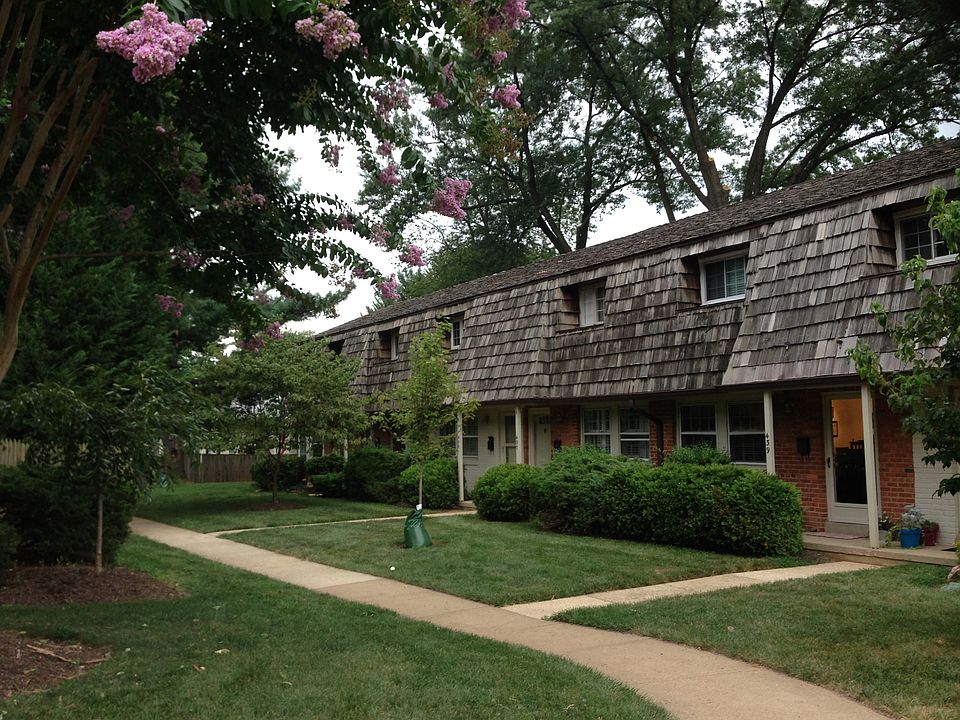 1st image of 437 James Ct