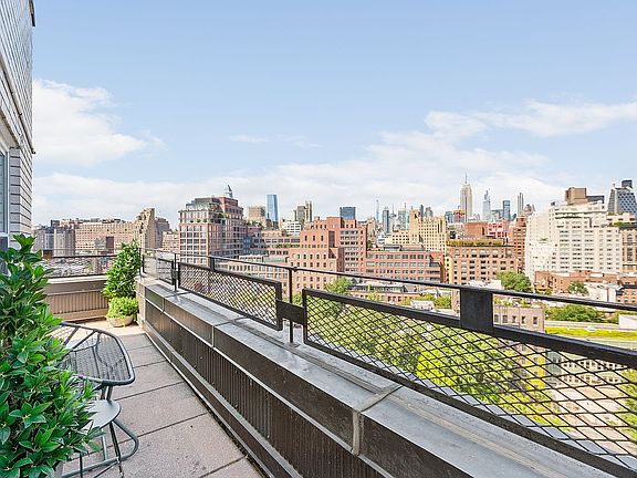 3rd image of 33 Greenwich Ave #Penthouse 4