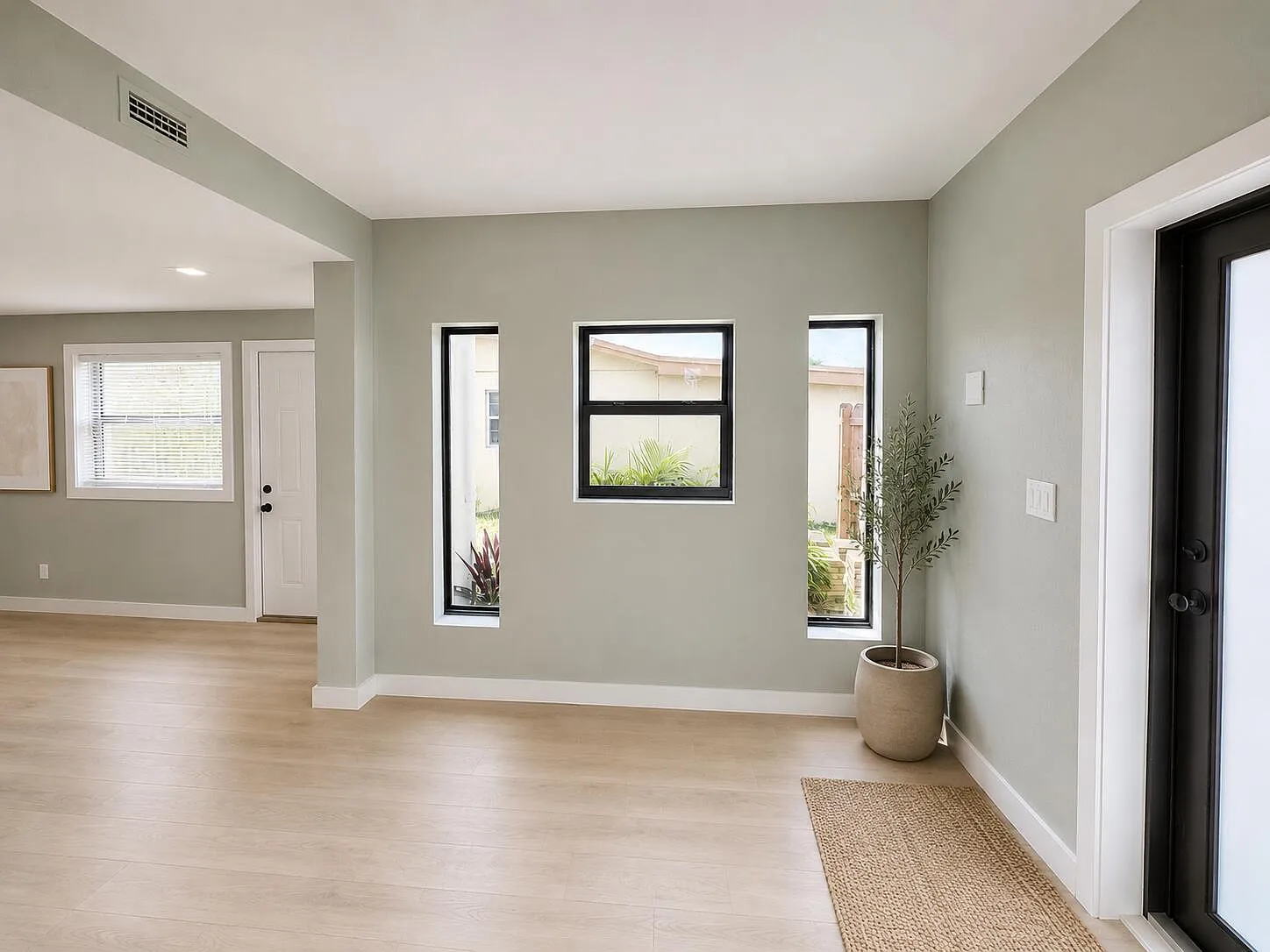 4 bed, 2.0 bath, 2000 sqft, $3,500 — Photo 3