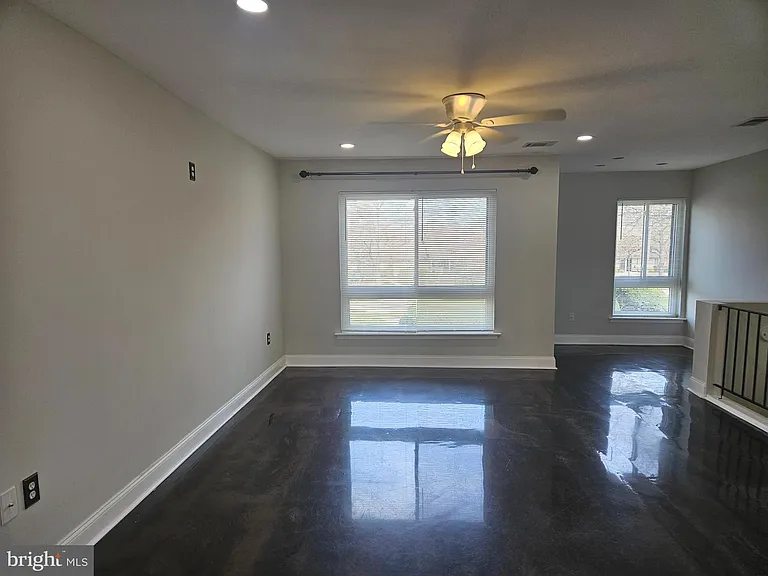 210 James Ct — Photo 13