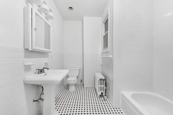 Rented by Jonathan Wachtel, LREB | media 21