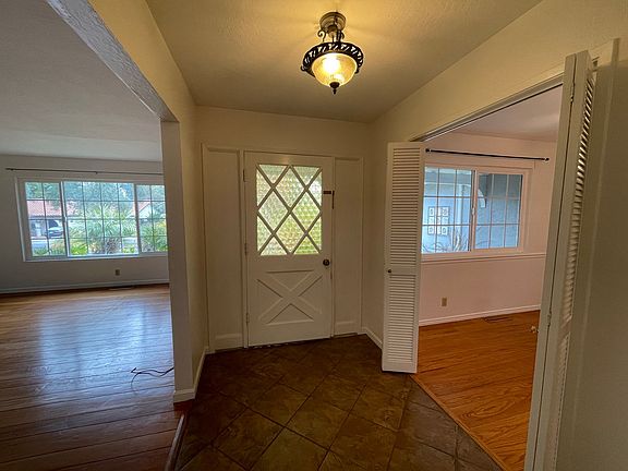 3rd image of 784 Olive Ave