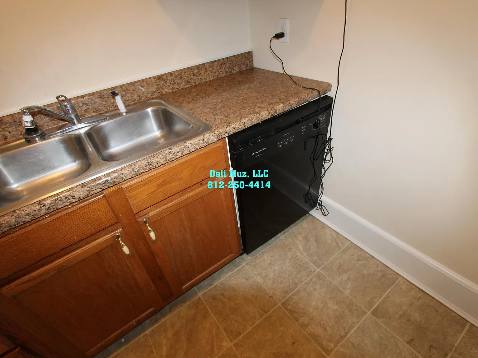 3 bed, 1.5 bath, 1100 sqft, $800 — Photo 3