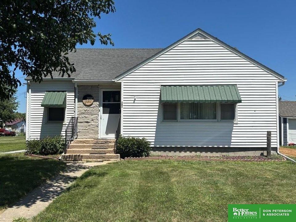 1st image of 207 W Cedar St