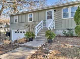 99 Spice Bush Trl, Narragansett, RI 02882