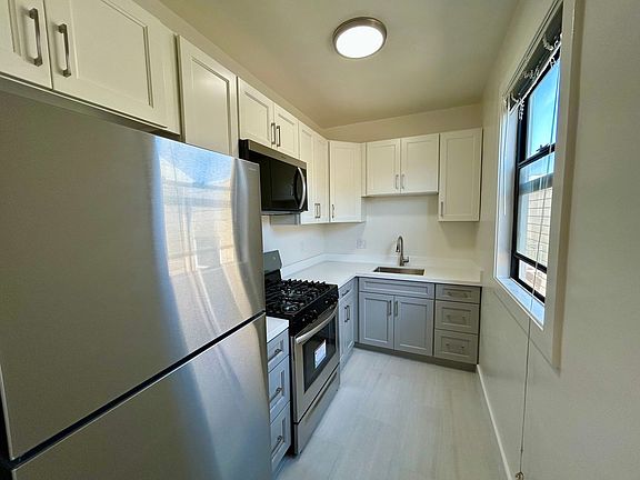 4th image of 2015 Sacramento St APT 303