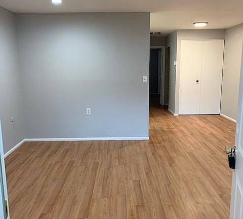 3rd image of 98D Edinburgh Ln