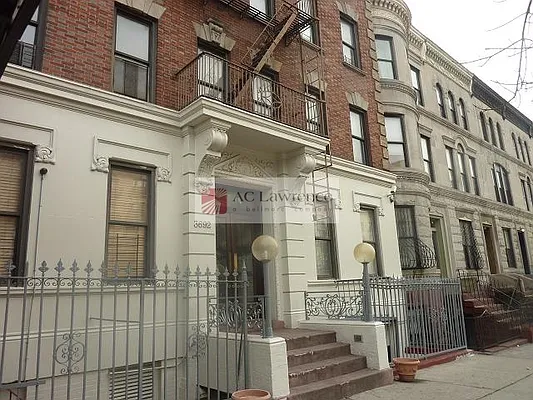 Sold by Aclawrence | media 1