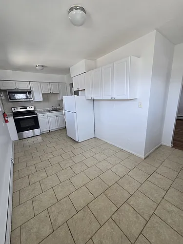 890 N Broadway #B Photo 1