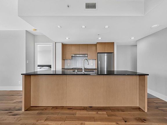 4th image of 1111 E 10th St SW #606