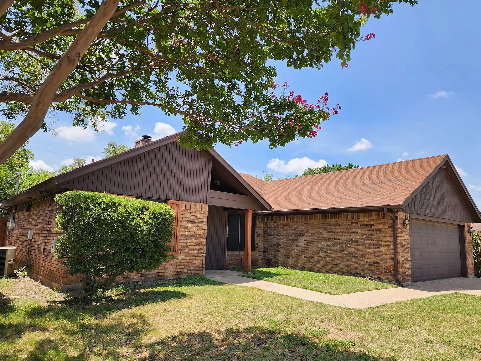 3 bed, 1298 sqft, $2,000 — Photo 1