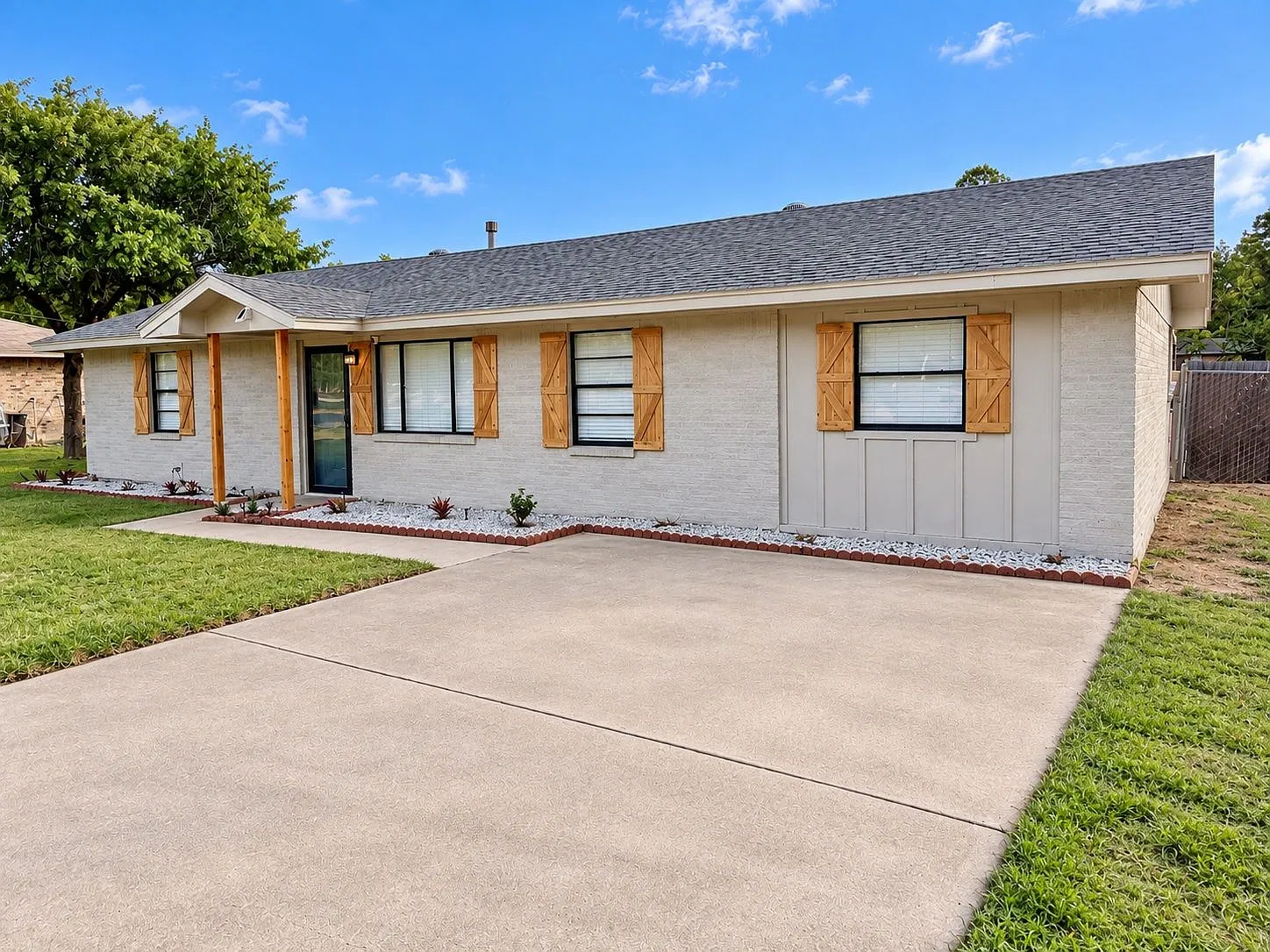 4 bed, 2.0 bath, 1458 sqft, $2,699 — Photo 2