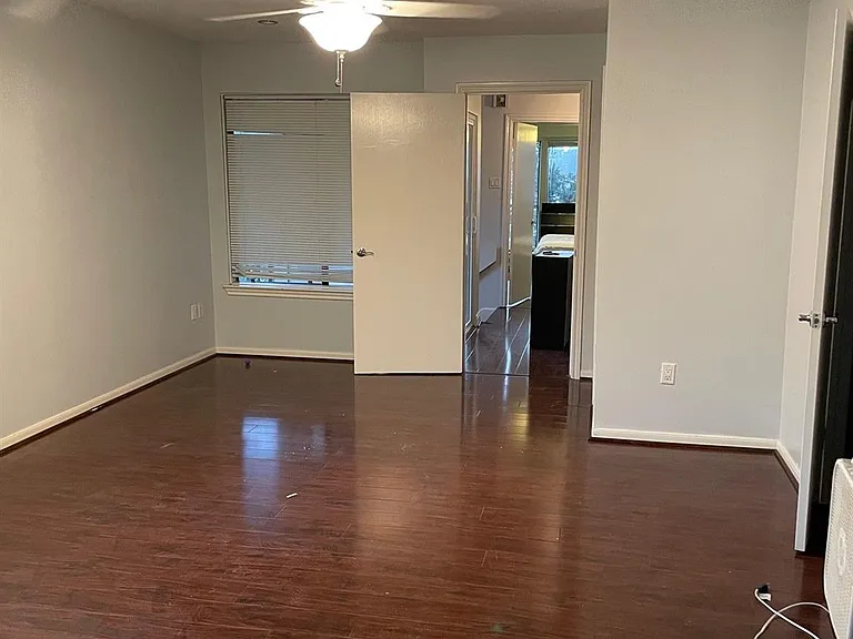 4502 Dickson St — Photo 6