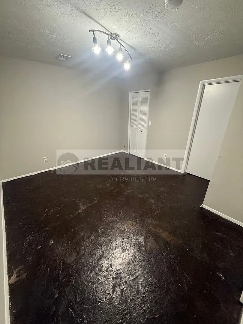 1 bed, 1.0 bath, 1000 sqft, $875 — Photo 2