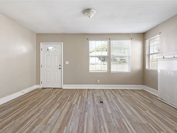 3rd image of 413 26th Ave E