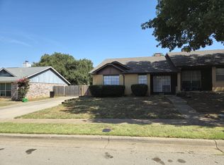 310 Bluegrass Ln, Euless, TX 76039