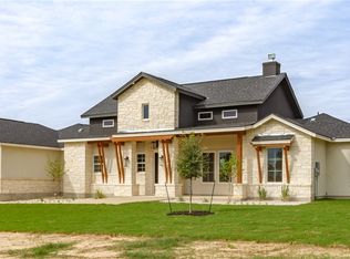 101 Pioneer Trl, Adkins, TX 78101