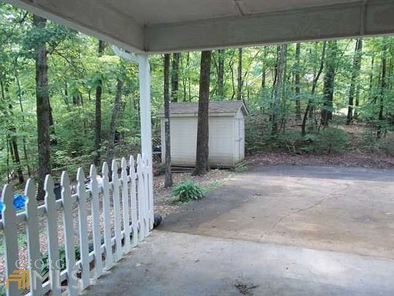 4th image of 121 Hickory Nut Trl