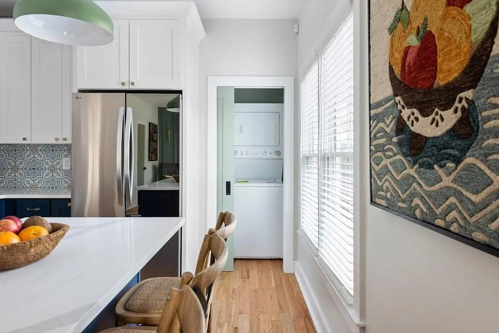 2 bed, 750 sqft, $3,700 — Photo 3