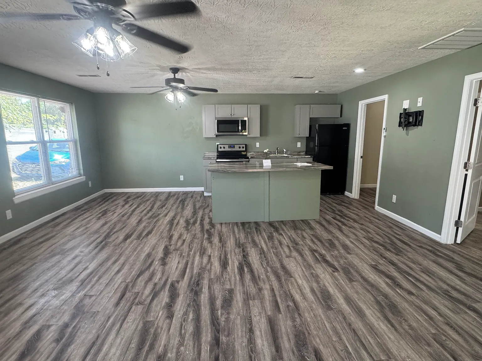 2 bed, 965 sqft, $1,900 — Photo 4