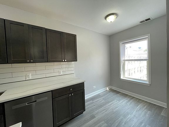2nd image of 4501-4515 N Malden St #4511-1B