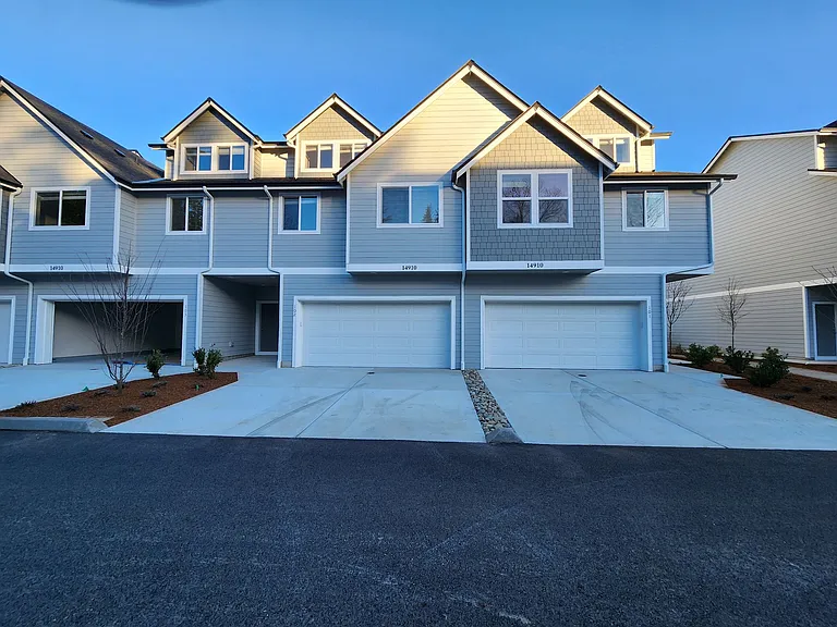 14916 Canyon Rd E — Photo 13