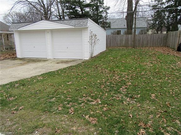 5th image of 25650 Farringdon Ave