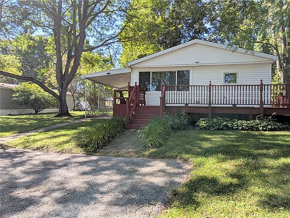 3rd image of 8 Gwyn Ln W