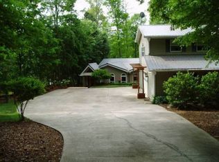1530 Point Royal Dr, Greensboro, GA 30642