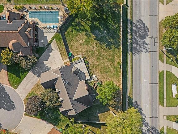 4th image of 3800 S Marion Ave